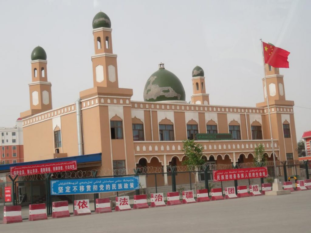 Flag of China instead of crescent.