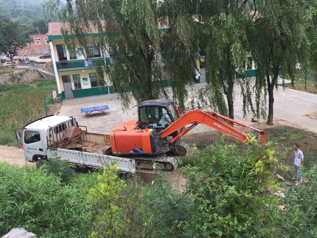 Government sends excavators for destruction