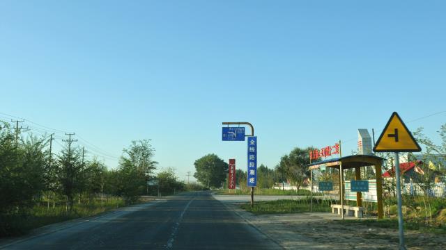 Road in Manas County