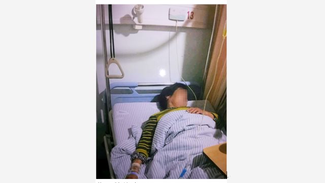 Mr. Zhou and his wife in the hospital
