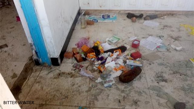 The living room at Sun Li's house
