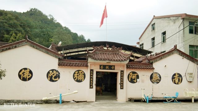 A national flag has already been flying at the Bodhi Temple in Qingtian county