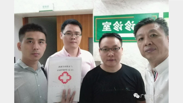 Pastor Huang taking the lawyer to the hospital to examine an injury