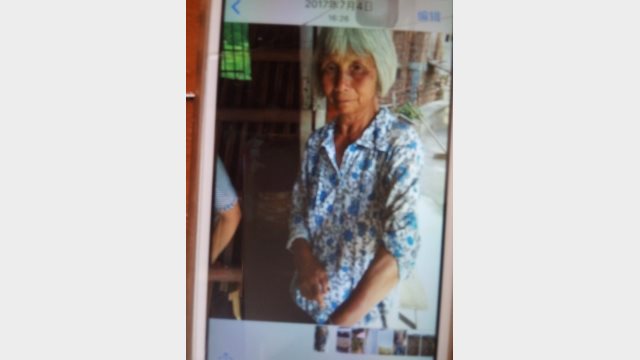 A villager in her seventies has her hand hurt by Minlu personnel. (Provided by an inside source)