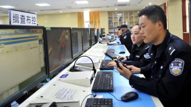 Police tracking vehicles online