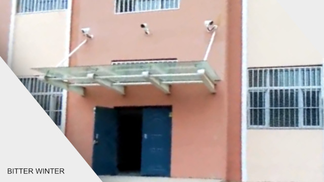Three surveillance cameras are installed at the exit areas of each building, and all the windows are sealed off with barbed wire and iron bars.