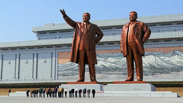 Visitors bowing in a show of respect for North Korean leaders Kim Il-sung and Kim Jong-il on Mansudae (Mansu Hill) in Pyongyang, North Korea.