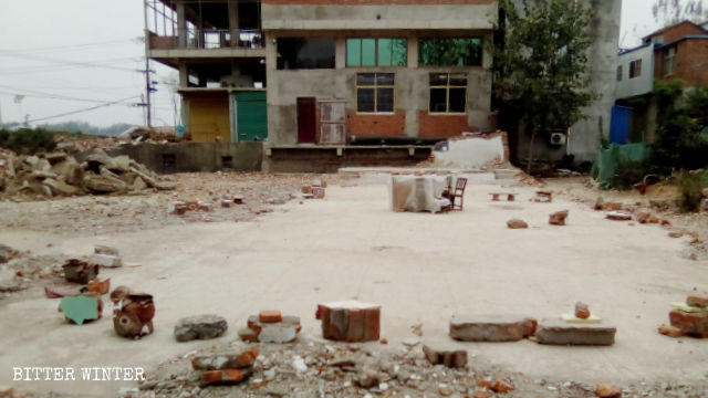 A crude podium on the ruins