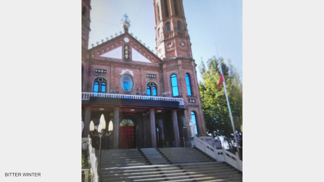 A Chinese flag was forcibly erected at the bishop’s residence in the Roman Catholic Diocese of Zhengding.