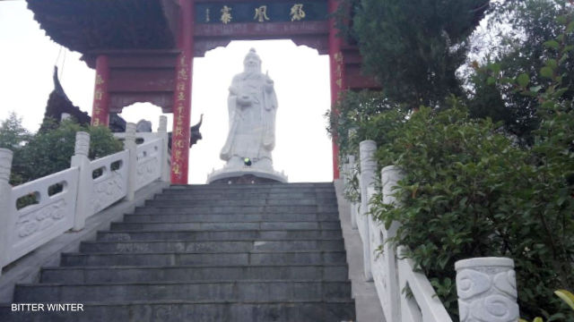 The Lao-Tzu statue prior to being demolished