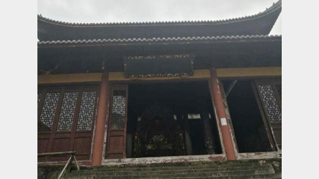 The temple in Ningbo city before the demolition.