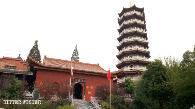 In mid-September, Changling Church in Dandong city’s Kuandian county was forced to raise the national flag