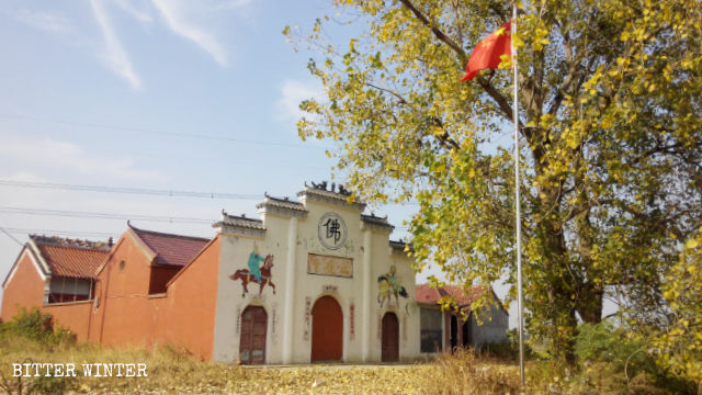 The national flag has been raised at Zhiguan Temple in Hubei