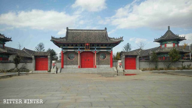 Donggang-Longmuyuan-before-it-was-sealed.jpg