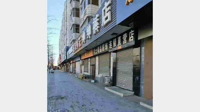 Stores close so that owners can protest.