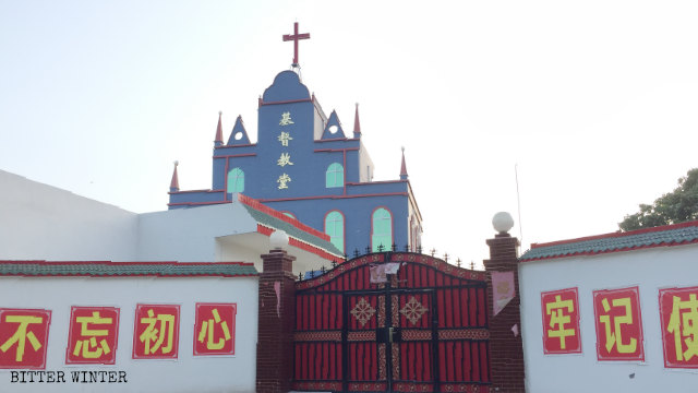 The main entrance of Dongcun church in Dakou town