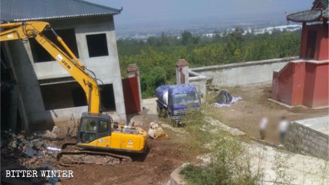The-newly-built-building-for-lay-Buddhists-was-demolished.jpg