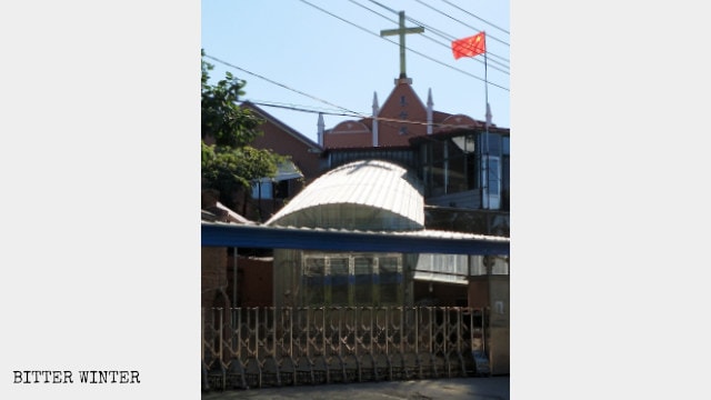 In mid-August 2018, Jinshan Town Christian Church in Dandong city’s Yuanbao district was forced to raise the national flag