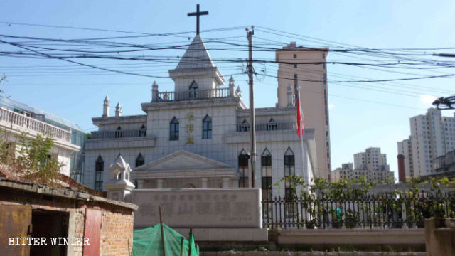 In mid-August, Taoyuanshan Church in Dandong city’s Yuanbao district was forced to raise the national flag.