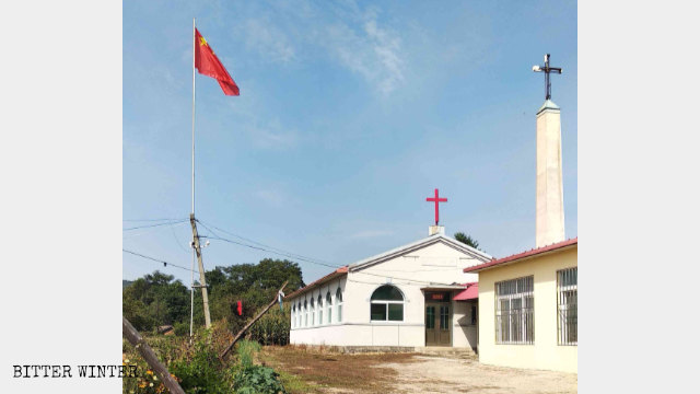 In late August, Qingyishan Church, in Dandong city’s Kuandian Manchu Autonomous County, was forced to raise the national flag.