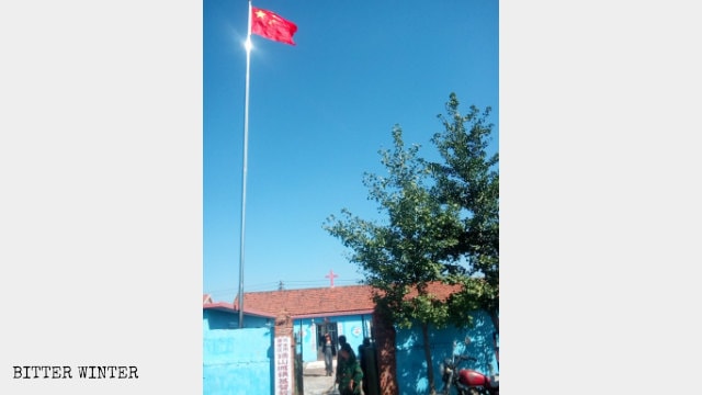 On August 19, a Christian Three-Self church meeting place in Dandong city’s Tangshancheng town was forced to erect the national flag.