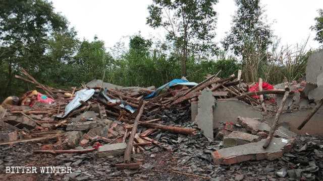 government officials had forcibly destroyed Baique Temple