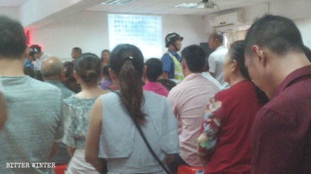 Police officers stormed into the meeting venue of theHouse of David Church.