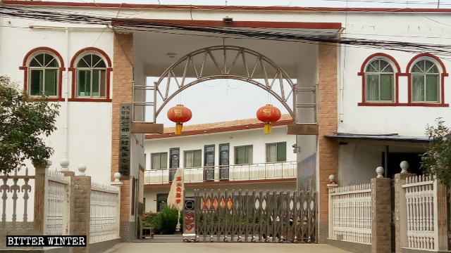 A Signboard “Joy Charity Institute of Group 3, Jiabu, Dafeng town, Wuzhi county” was put up on the church’s eastern gate.