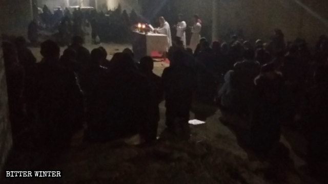 Believers attend open-air Mass in Donglu village