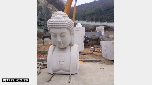 Guanyin statue’s head removed.