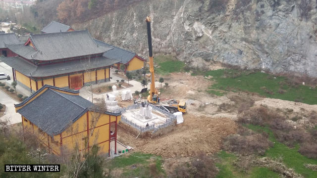 The Guanyin statue being demolished.