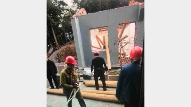 Xiaokeng Church being demolishede