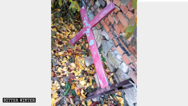 Cross taken down from a Three-Self meeting venue
