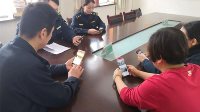 Party members are studying on the Xi Study Strong Nation platform