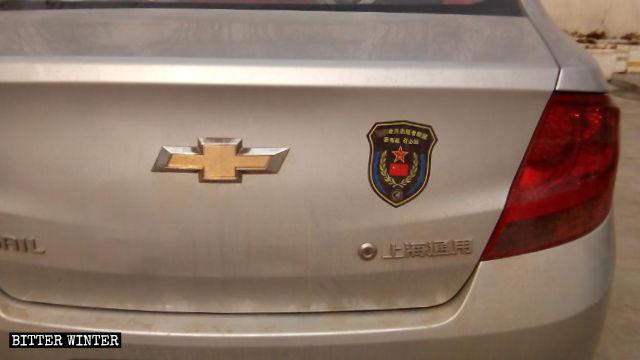 Vehicle stickers received by Li Guangming and his fellow veterans