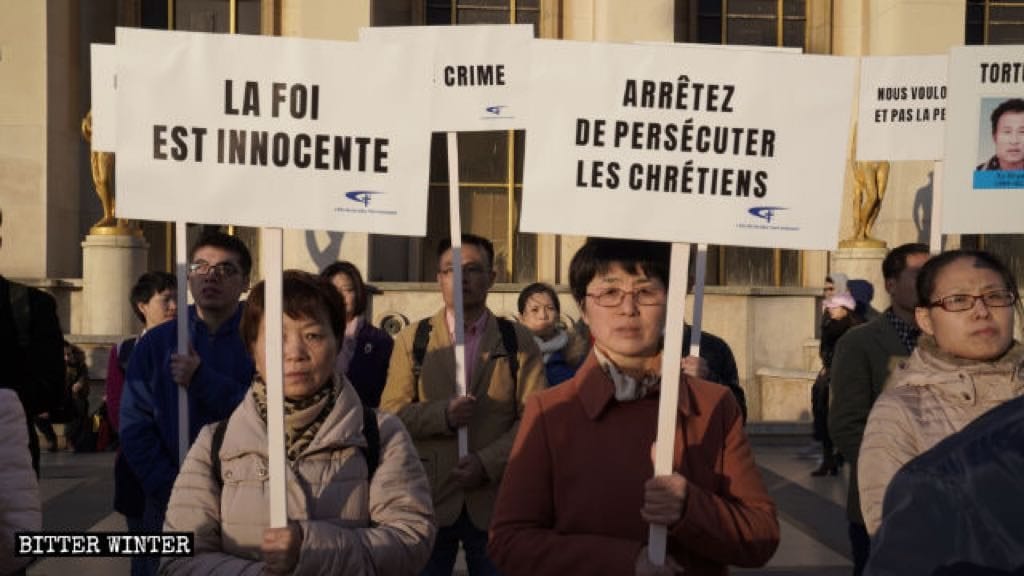 CAG members are demonstrating, holding up signs reading “Stop Torture” and “Faith Is No Crime.”