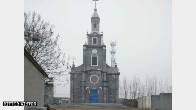 The entrance of Dechao Church was blocked; and the area where a saint’ statue was placed above the church’s gate was also blocked.
