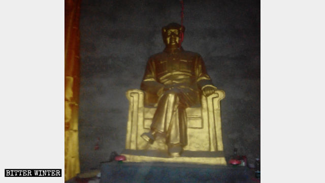 Mao Zedong statue enshrined at Xiaozhaolou Temple in Huangzhong township.