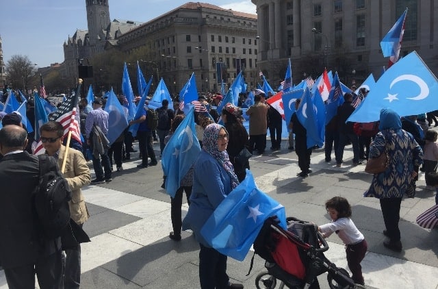 Peaceful families, different flags