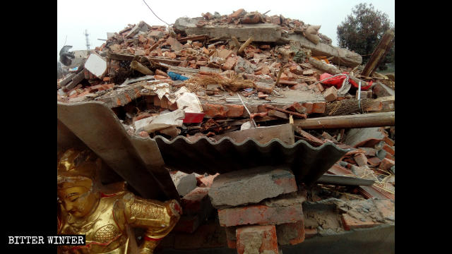 Hongshan Temple is left in ruins.