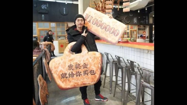 “I’ll buy you a bag when I get my million yuan bonus.” New-style “Uyghur” “nan” for sale in the upmarket Wanda shopping mall in Urumqi.