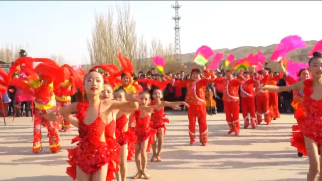 Young Uyghur girls dressed in “Chinese style” outfits to celebrate the beginning of Spring in Turpan. This infuriates Uyghurs as flouting Uyghur cultural norms.