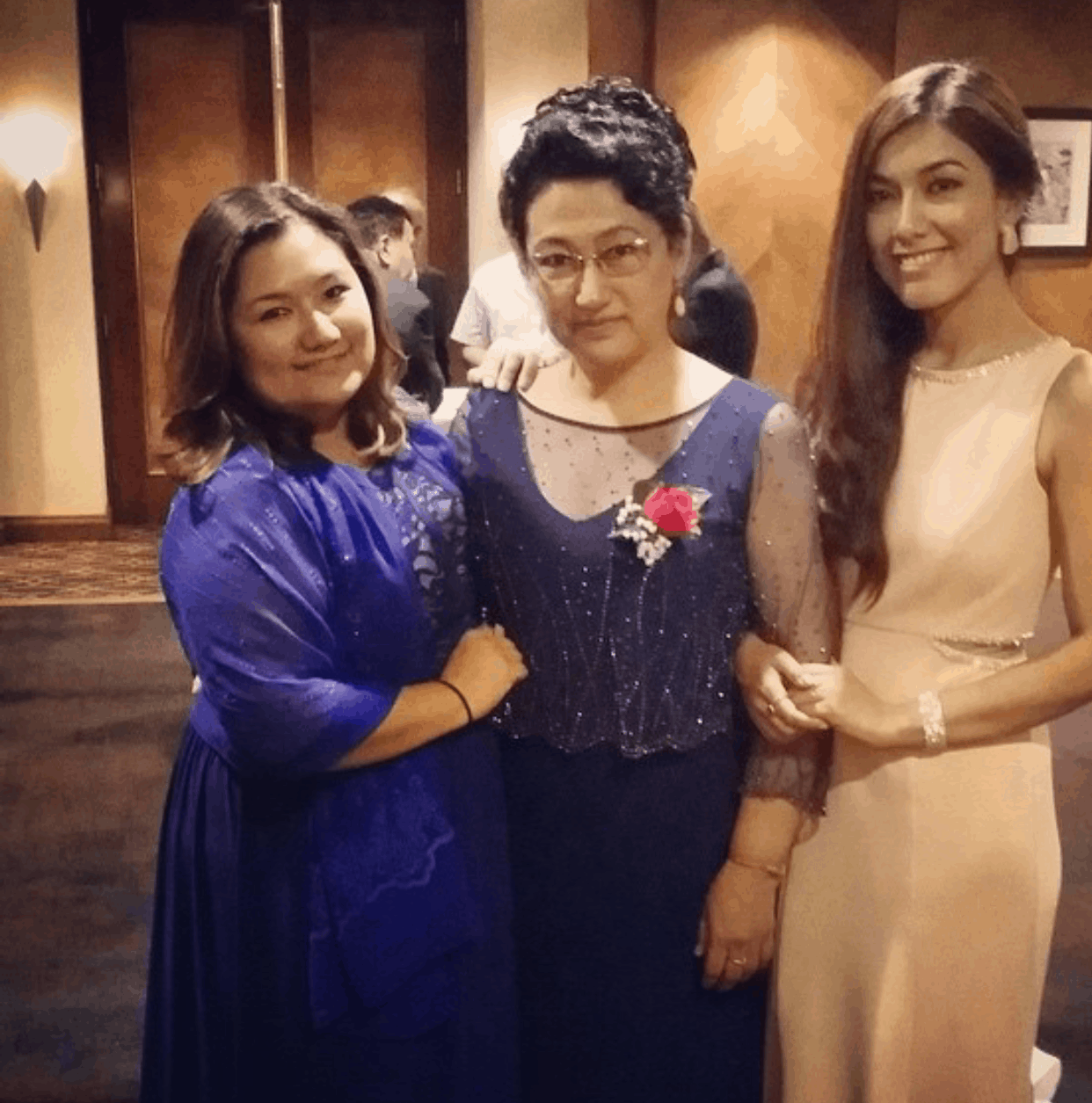 Ziba Murat, her sister and Dr. Gulshan Abbas