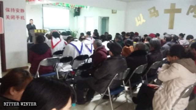 Believers of Xinwang Church are having a gathering.