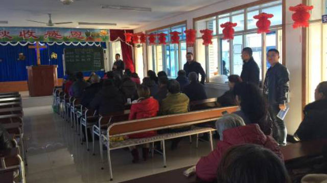 Government officials are conducting an inspection at a Three-Self church