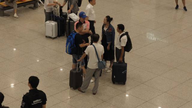 A CAG brother and his wife went to pick up their family members in the airport