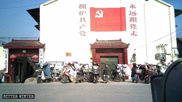 An extra-large Party flag was printed on the church’s exterior wall