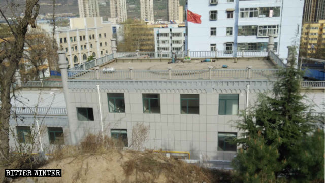 A Chinese flag has replaced the blue dome on the roof of the women's mosque.