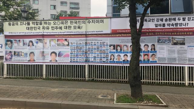 Refugees strike back with slogans against Ms O