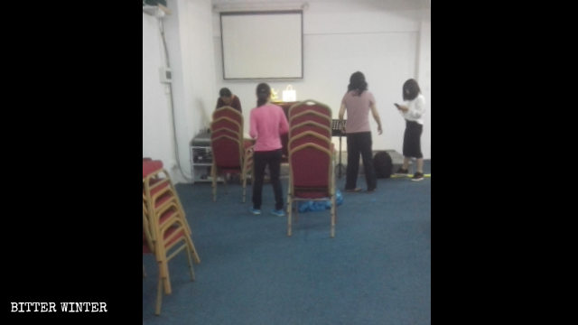 The meeting venue has been emptied out